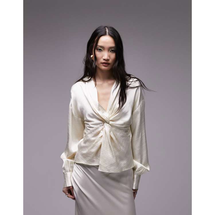 Topshop Premium Satijnen top met lange mouwen en geknoopte voorkant in creme ASOS