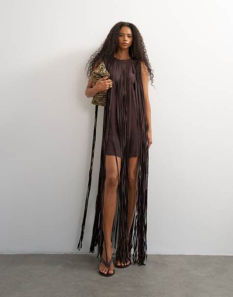 Topshop Premium Satin-Maxikleid mit Fransen in Dunkelschokolade - view 1