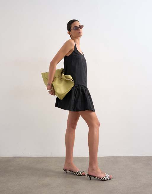 Topshop - Prendisole corto nero in popeline con vita scesa e scollo squadrato, 2 di 4