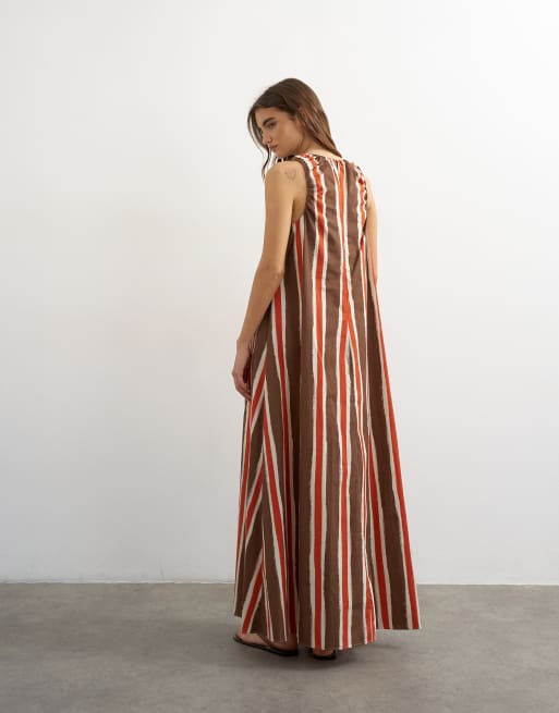 Topshop - Prendisole lungo in popeline di cotone color cioccolato e rosso a righe con scollo arricciato, 2 di 4