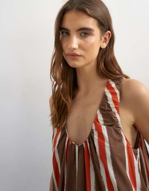 Topshop - Prendisole lungo in popeline di cotone color cioccolato e rosso a righe con scollo arricciato, 4 di 4