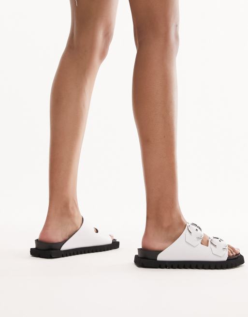 is meer dan Thriller koelkast Topshop - Prince - Platte leren sandalen met gespen in wit | ASOS