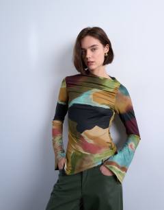 Print slash neck asymmetric top in multi