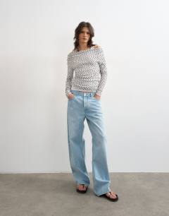 Model wearing Printed double layer long sleeve top in mono