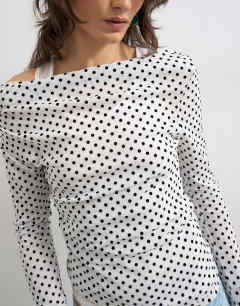 Model wearing Printed double layer long sleeve top in mono