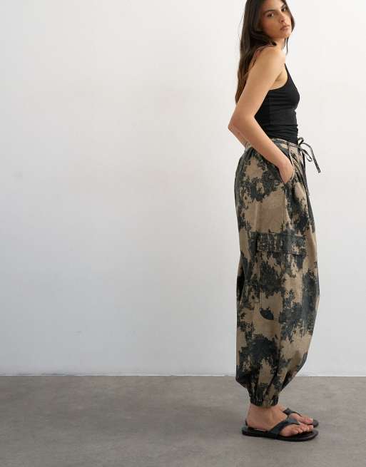 Topshop printed oversized balloon cargo trouser in neutral, 3 of 5