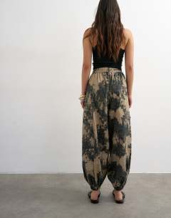 Model wearing Printed oversized balloon cargo trouser in neutral
