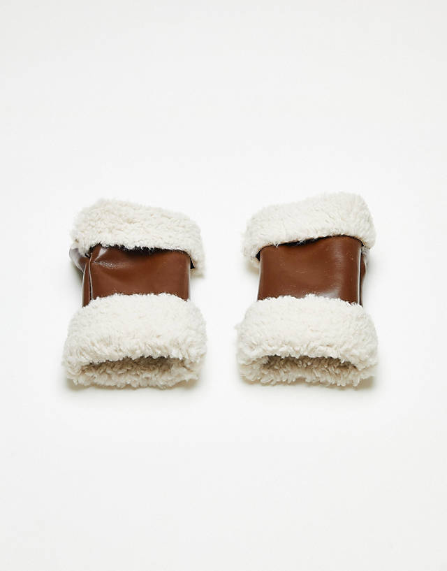 Topshop - pu fingerless mittens in chocolate