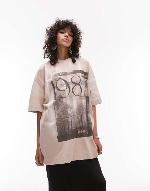 Topshop – Pudroworóżowy T-shirt oversize z grafiką w stylu grunge z datą 1987 i efektem sprania