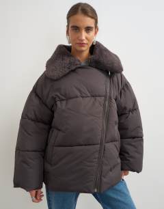 Puffer with detachable borg collar in chocolate