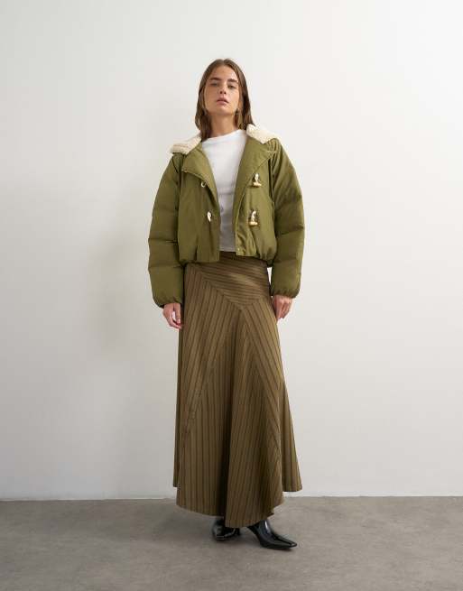 Topshop pufferjack met knoopsluiting, borgkraag en korte lengte in kaki, 3 van 4