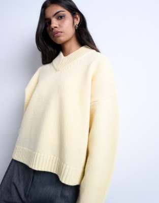 Topshop - Pull épuré à col V en maille de laine d'agneau de qualité supérieure - Jaune