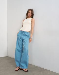 Model wearing Pull on barrel jean in bleach