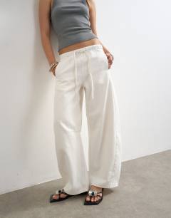 Model wearing Pull on barrel jean in bone