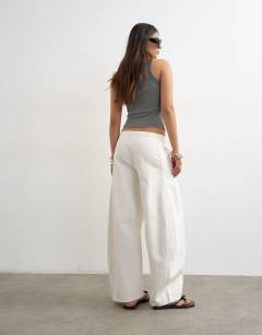 Model wearing Pull on barrel jean in bone