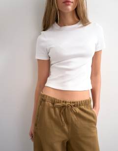 Model wearing Pull on barrel jean in cumin