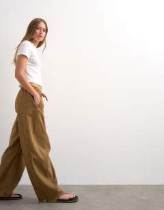 Model wearing Pull on barrel jean in cumin