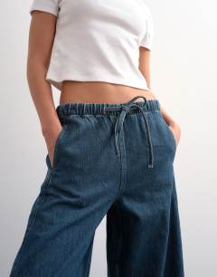 Model wearing Pull on barrel jean in sulphur blue
