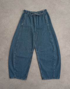 Model wearing Pull on barrel jean in sulphur blue