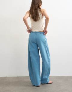Model wearing Pull on barrel jean in summer blue 
