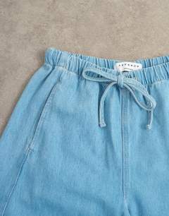 Model wearing Pull on barrel jean in summer blue 
