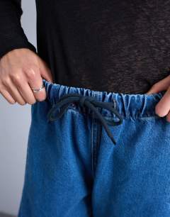 Model wearing Pull on barrel jean in vintage blue