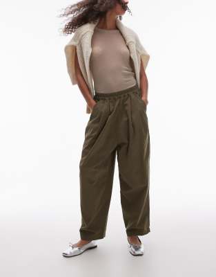 pull on pleated balloon pants in khaki-Green