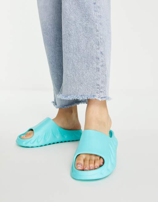Topshop – Pye – Klapki w kolorze morskim