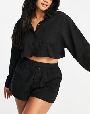 Topshop – Pyjama aus Hemd und Shorts in Schwarz mit Noppenstruktur
