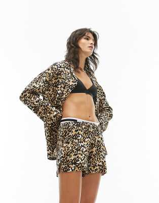 Topshop - Pyjama mit Hemd und Shorts mit Paspelierung und mehrfarbigem Leopardenmuster-Bunt