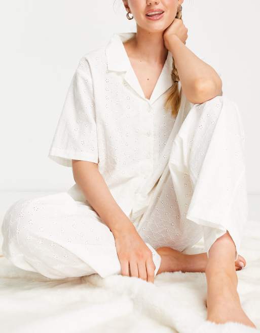 Topshop - Pyjamaset met overhemd en broek van broderie in wit