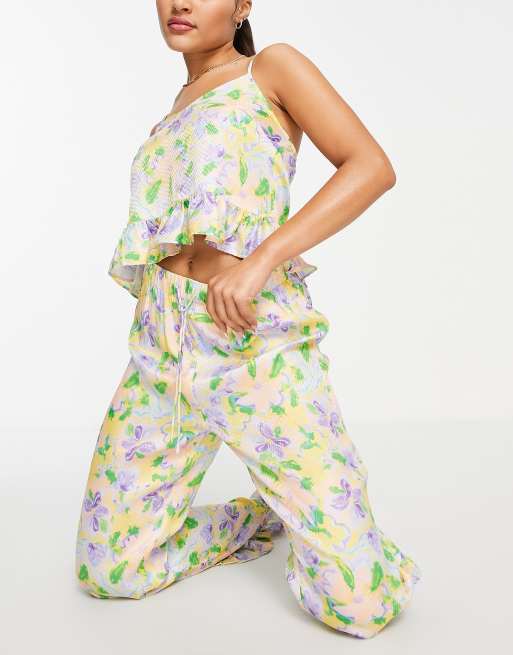 Topshop - Pyjamaset van gebloemd jacquard met cami en broek met ruches in multi