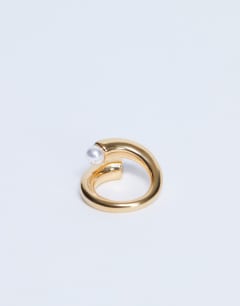 Model wearing Rachel stainless steel pearl detail ring in gold