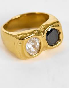 Model wearing Rachel stainless steel ring with stones in gold