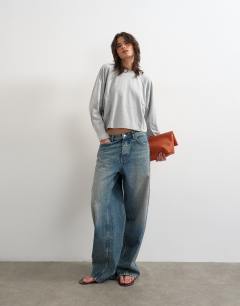 Model wearing Raglan cinch cuff long sleeve top in grey marl