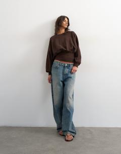 Model wearing Raglan cinch waist ruched sweat in chocolate
