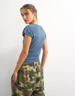 Model wearing Raglan clean t shirt in midnight blue