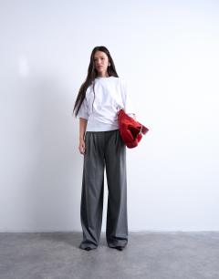 Model wearing Raglan sleeve cinch waist top in ivory