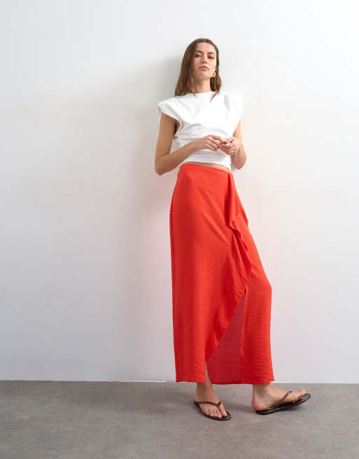 Topshop - Rød slå-om-midinederdel i satin i sarong-stil, 3 af 5