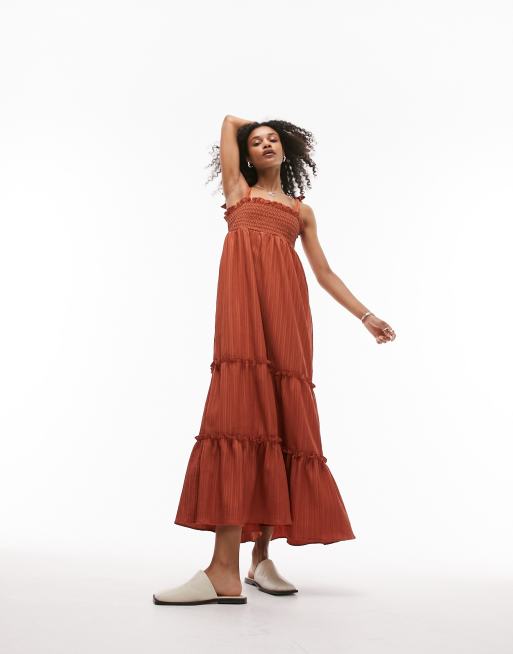 Topshop – Rdzawa marszczona sukienka plażowa maxi z fakturowanego materiału w haftowany wzór 