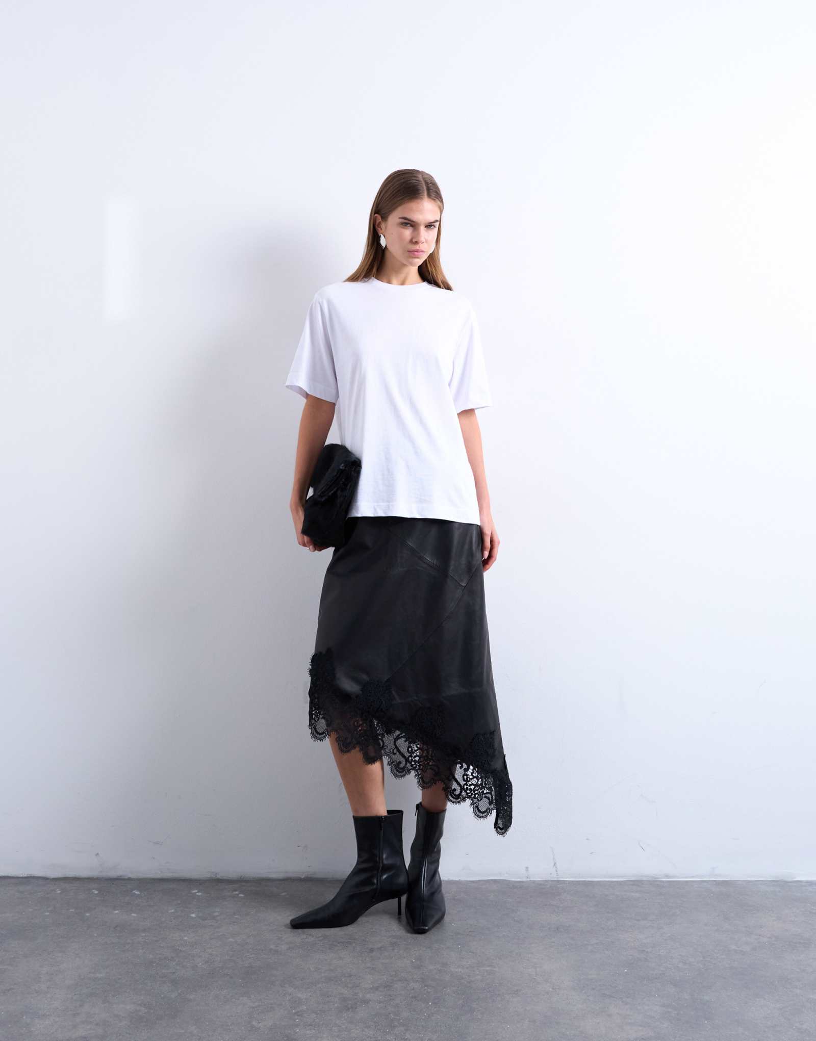 Юбка миди с кружевной вставкой из натуральной кожи Topshop черного цвета