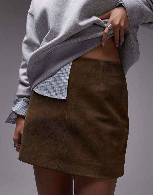 Essential Pairings: Tops and Layers for a Cohesive Look