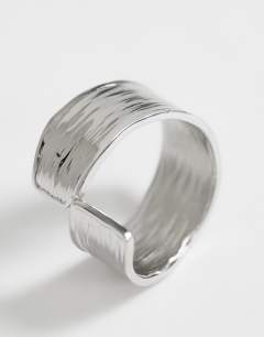 Model wearing Rebecca waterproof hammered ring in silver