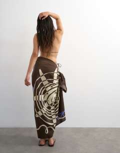 Model wearing Rectangle sarong in chocolate shell print