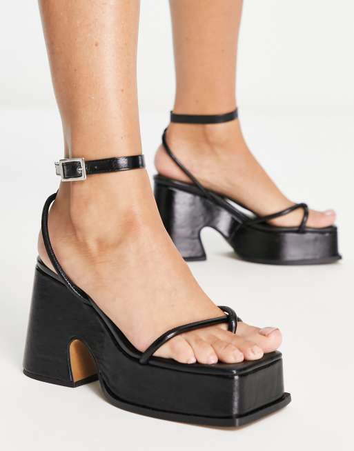 Topshop – Reeva – Sandalen aus hochwertigem Leder in Schwarz mit Keilabsatz