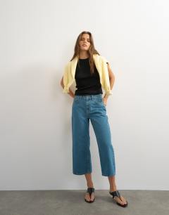 Model wearing Relaxed Mid Rise Crop jean in green cast