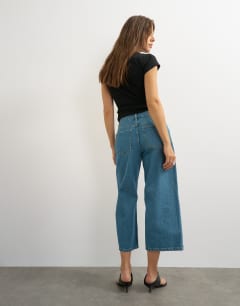 Model wearing Relaxed Mid Rise Crop jean in green cast