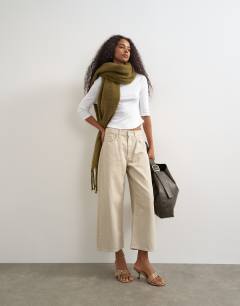 Relaxed mid rise crop jean in oat
