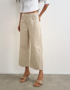 Model wearing Relaxed mid rise crop jean in oat