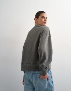 Model wearing Relaxed New York graphic sweatshirt